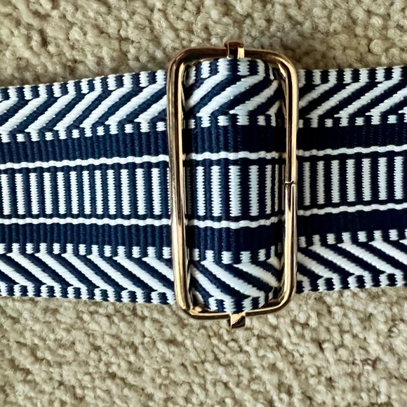 NWT Navy and White woven bag purse strap with gold accents extendable 28" to 52" - Picture 4 of 8